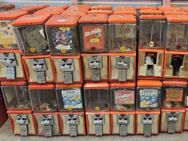 Grouped lot of 25¢ coin-operated candy vending machines with red lids and metal coin mechs, 200+ gumball/candy vending machines auction