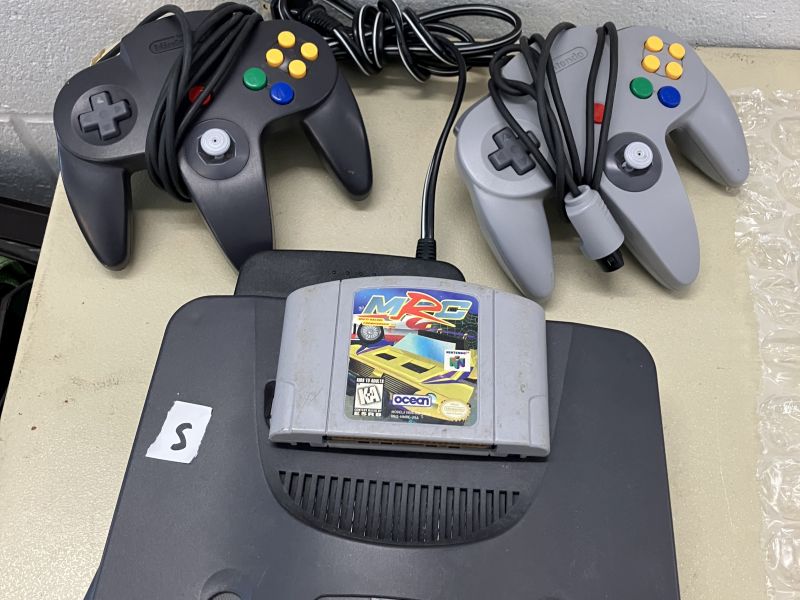 NINTENDO 64-2 CONTROLLERS-MRC RACING GAME