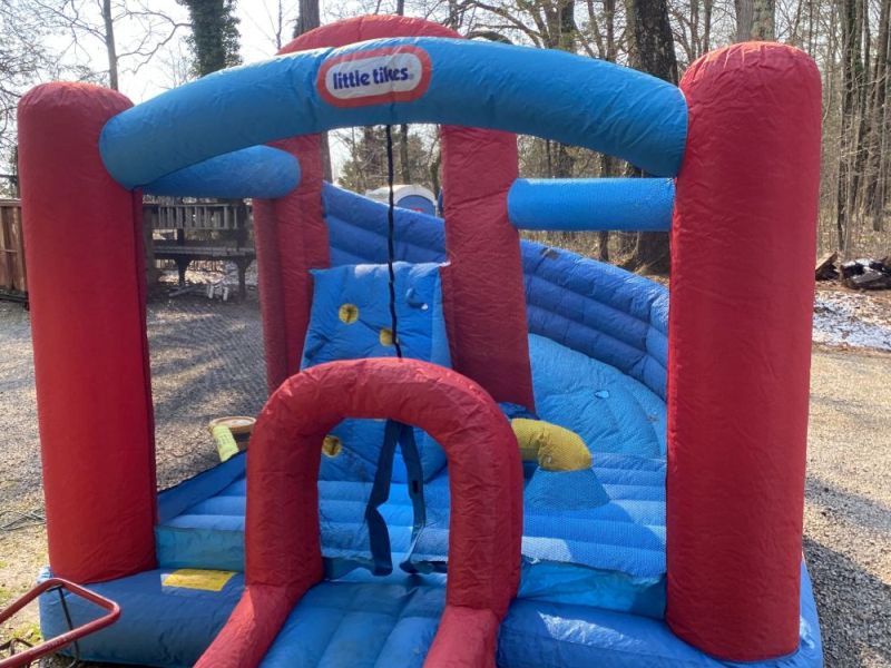 Little Tikes large inflatable bounce house with air blower, red and blue, approx. 130 x 170 inches; preview for condition