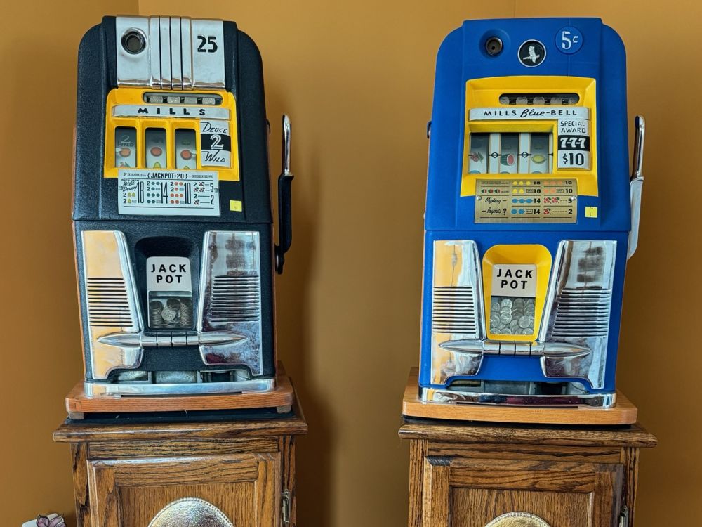 Vintage Mills Novelty Co Deuce 2 Wild quarter slot machines Acorn Estate Liquidators Four Seasons Ruckersville VA auction