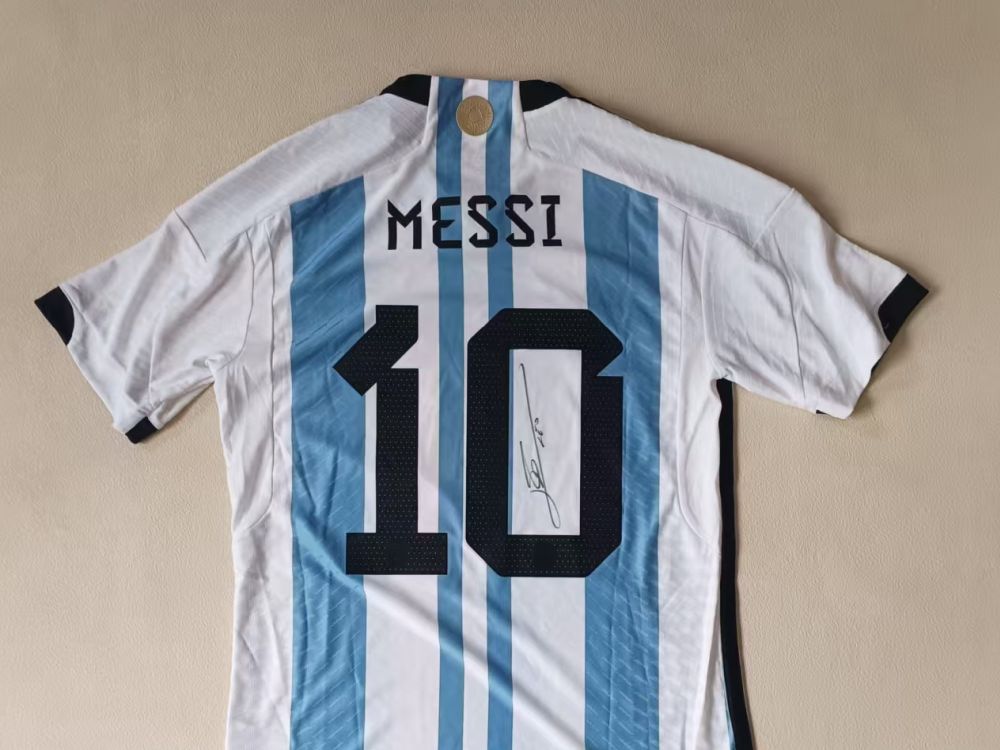 Lionel Messi official back signed #10 Argentina 2022-2023 home jersey with Icons certificate of authenticity