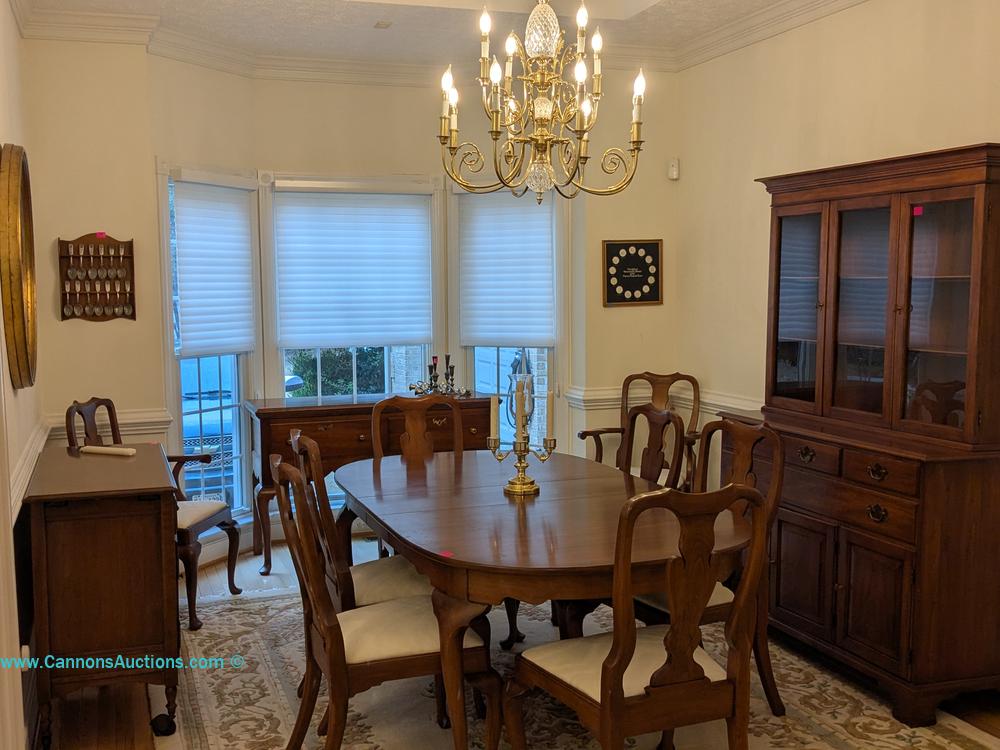 Henkel-Harris Virginia Galleries cherry dining room furniture featuring a Queen Anne-style extension table, eight matching chairs, sideboard, and china cabinet in a Chester, VA estate auction.